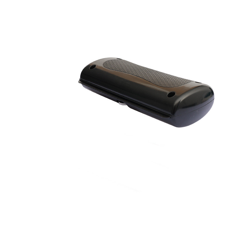Close-up of a Pawlio pet grooming comb with fine and coarse teeth for detangling and grooming cats and dogs.