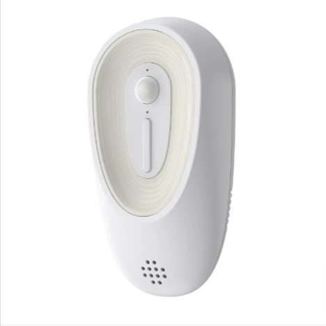 Pawlio Pet Odor Eliminator for litter boxes showing a spray bottle and fresh-smelling environment.