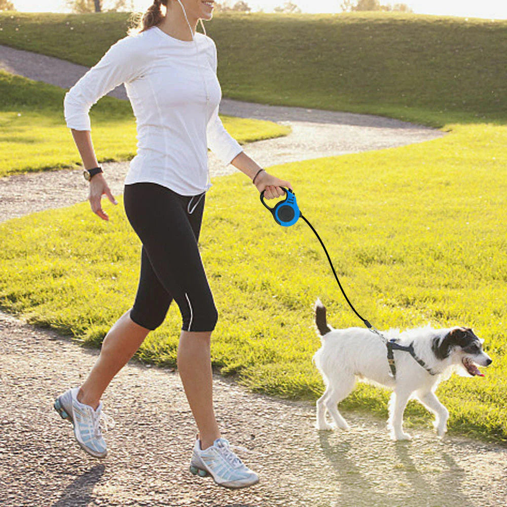 Pawlio™ automatic retractable dog leash with brake and lock safety system, featuring a durable nylon leash and ergonomic handle.