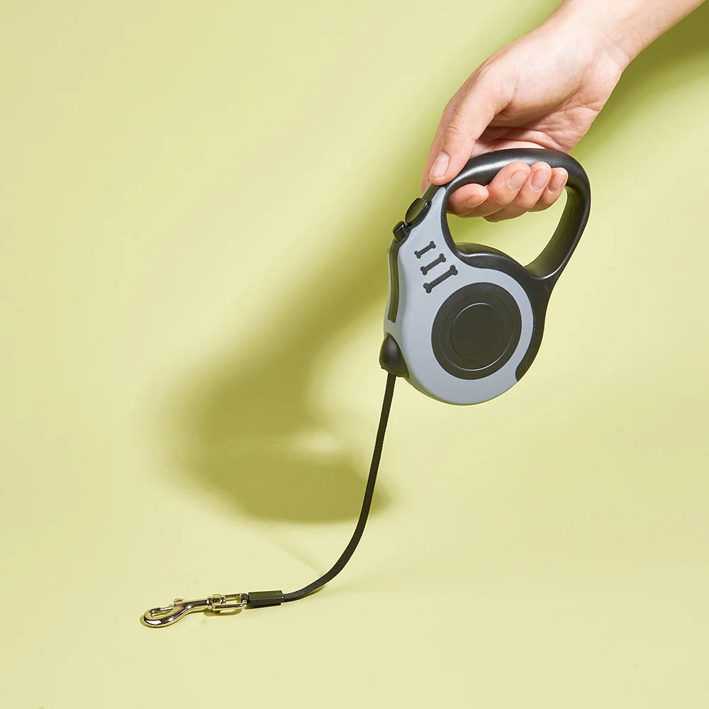 Pawlio™ automatic retractable dog leash in 3m and 5m lengths, durable lead with handle for easy control during walks.